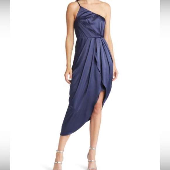 Emerald green dress. - Picture 4 of 4